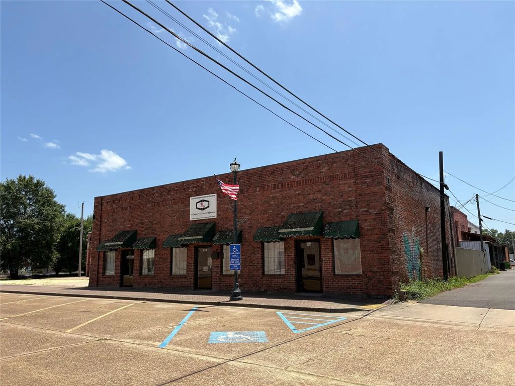 125 E Louisiana Avenue, Vivian