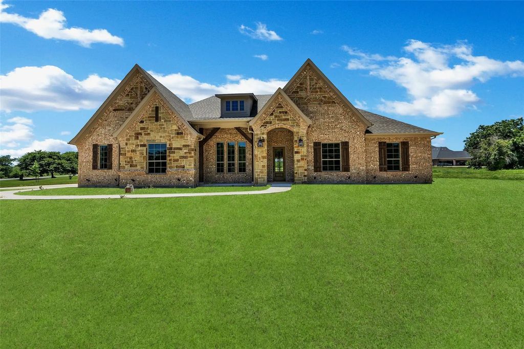 150 Top Flight Drive, Weatherford