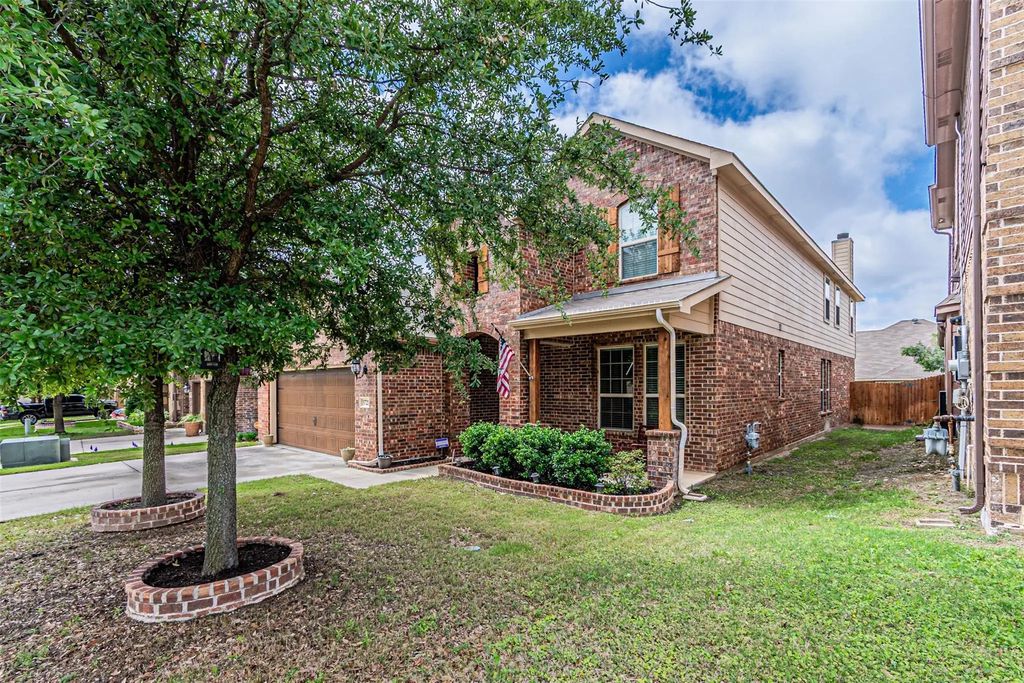 5721 Diamond Valley Drive, Fort Worth