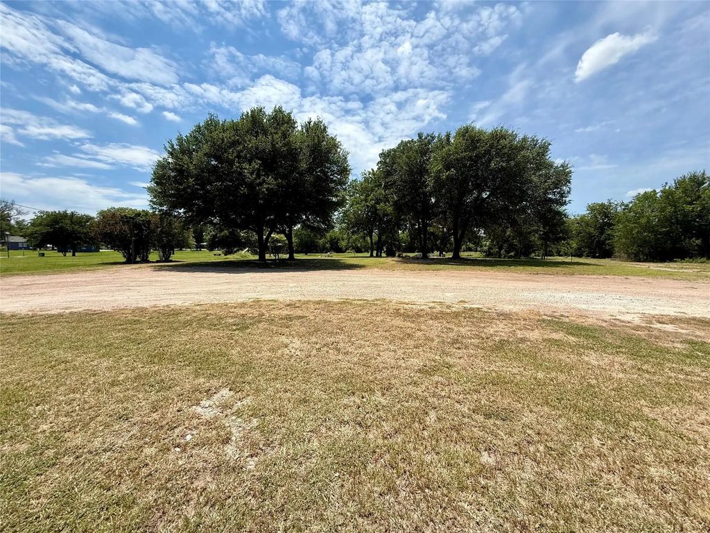 Tbd N Commerce, Bremond
