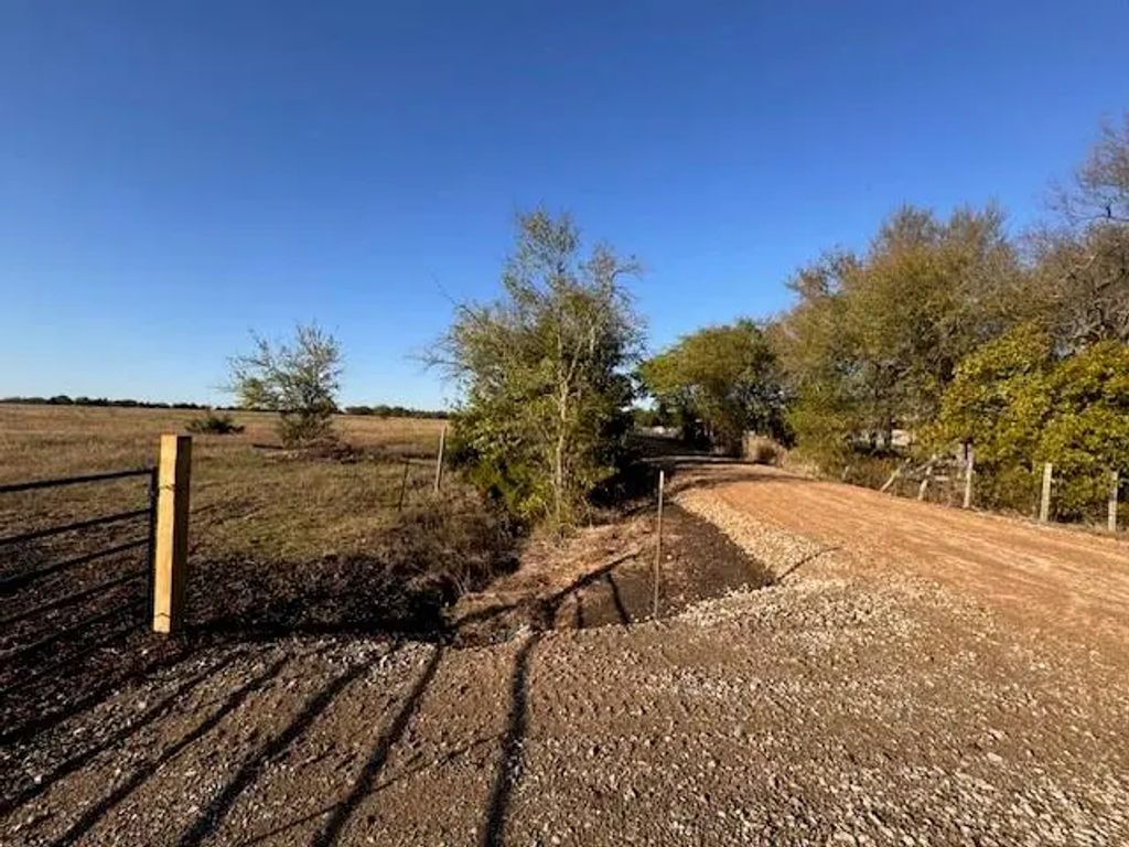 2497 County Road 3320 4, Pecan Gap