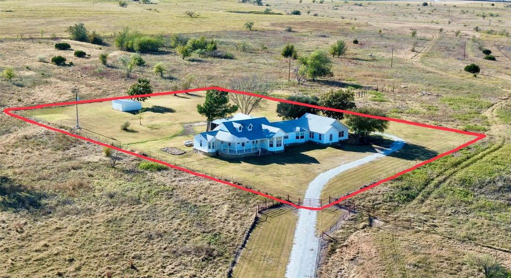 596 County Road 3425, Clifton