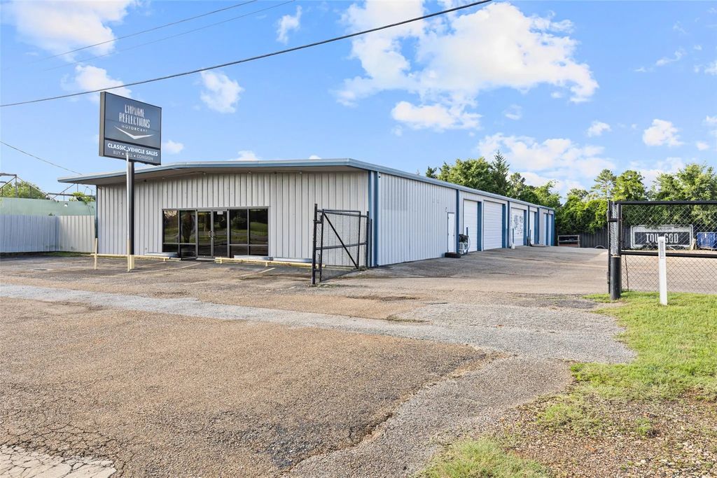 3698 E Marshall Avenue, Longview