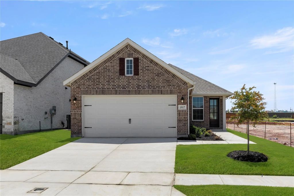 1917 Flaxen Drive, Forney