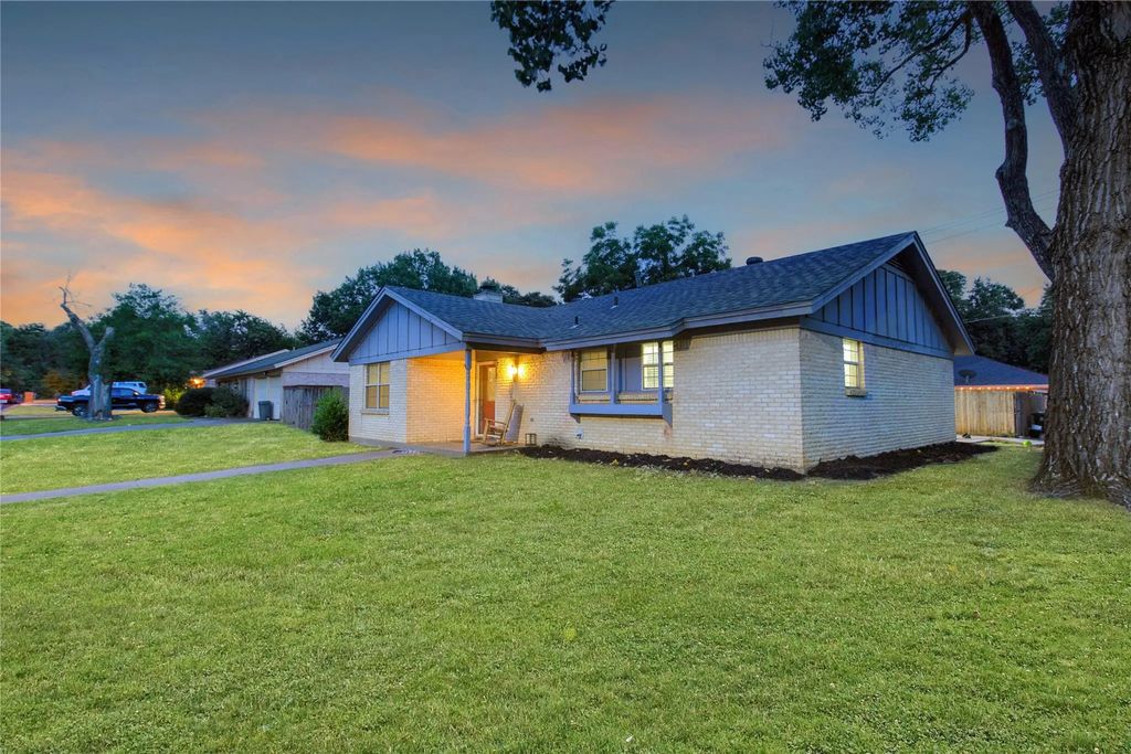 853 Royal Terrace, Hurst