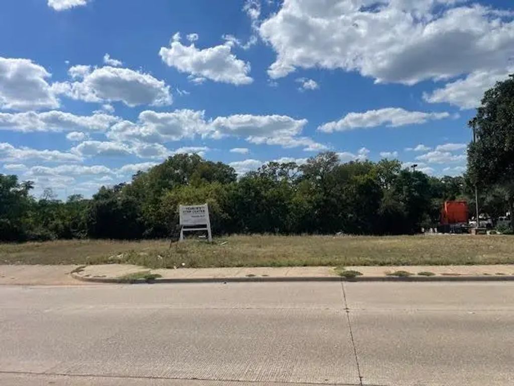 1303 S Cockrell Hill Road, Duncanville