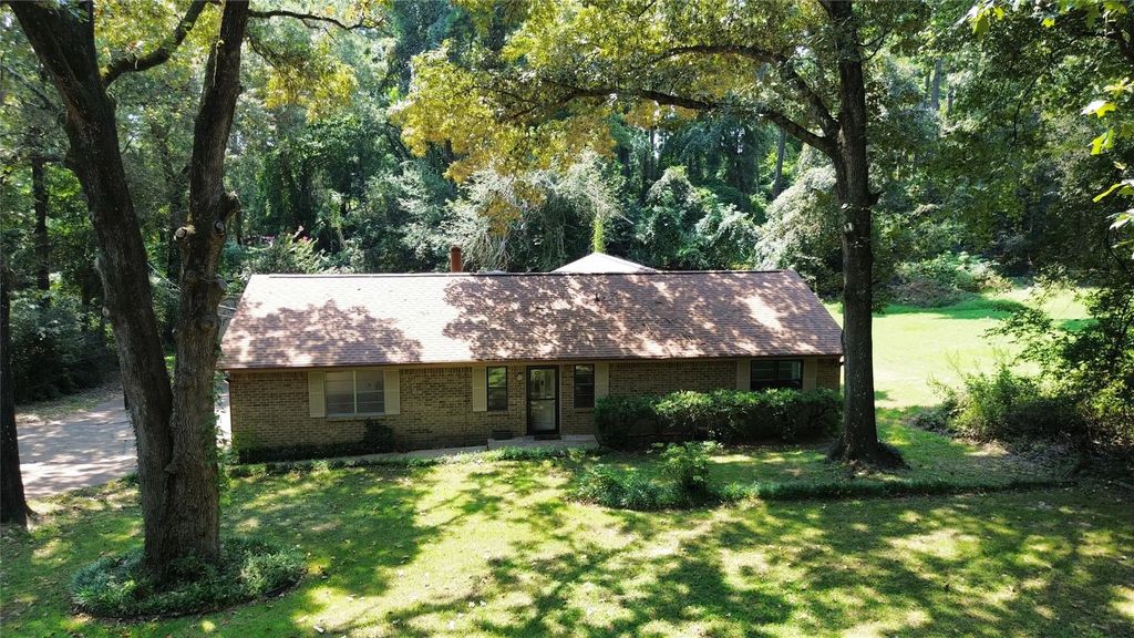 17320 Four Winds Way, Flint