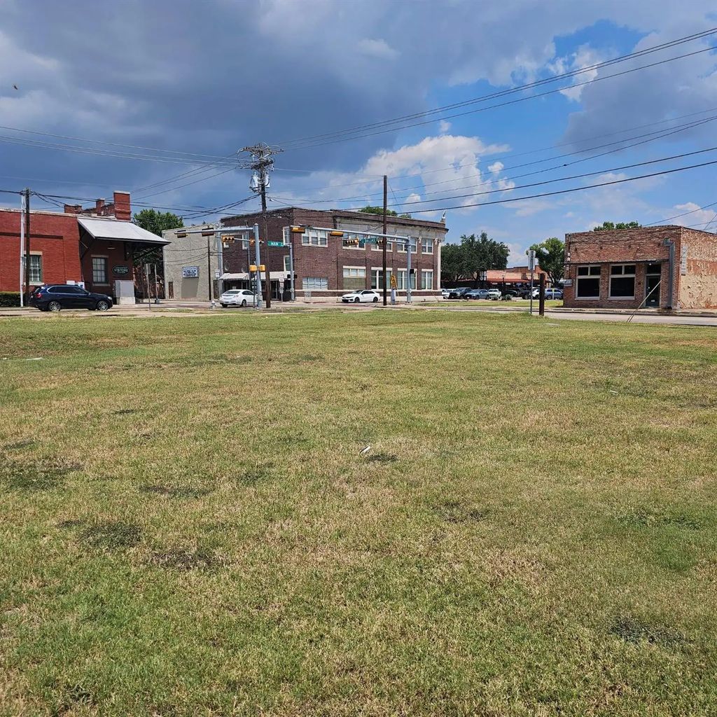 103-107 S Dallas Avenue, Lancaster
