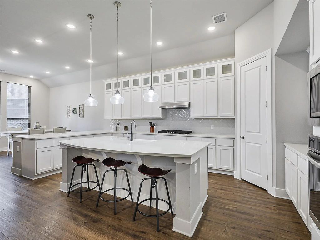 5106 Twin Oaks Court, Denison