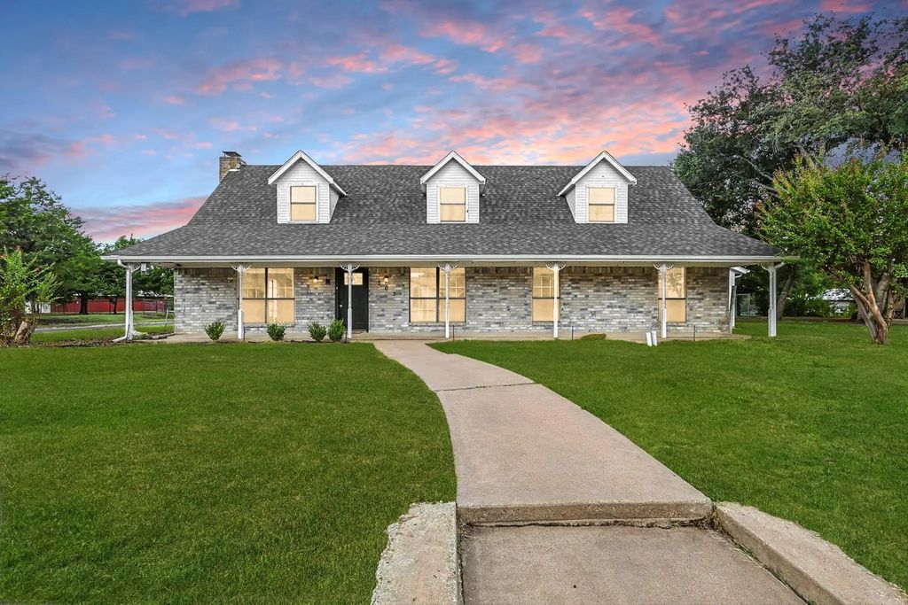 305 Amoret Circle, Anna
