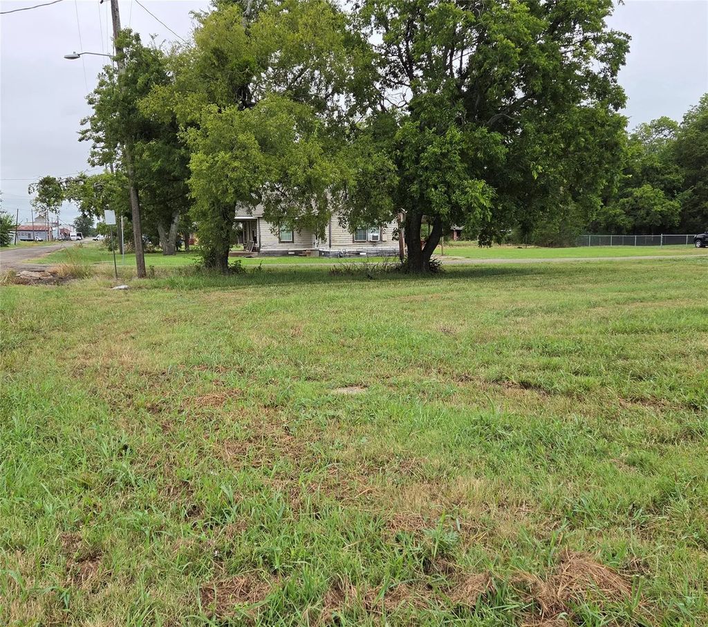 901 S 13th, Honey Grove