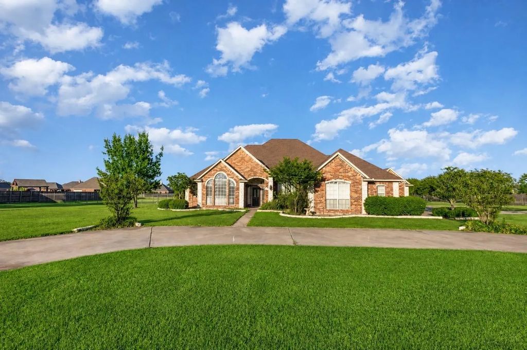 1001 W Remington Park Drive, Terrell