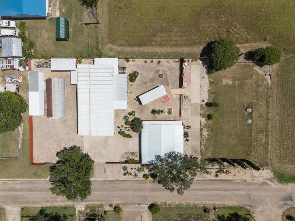 303 Westlake Drive, Woodway