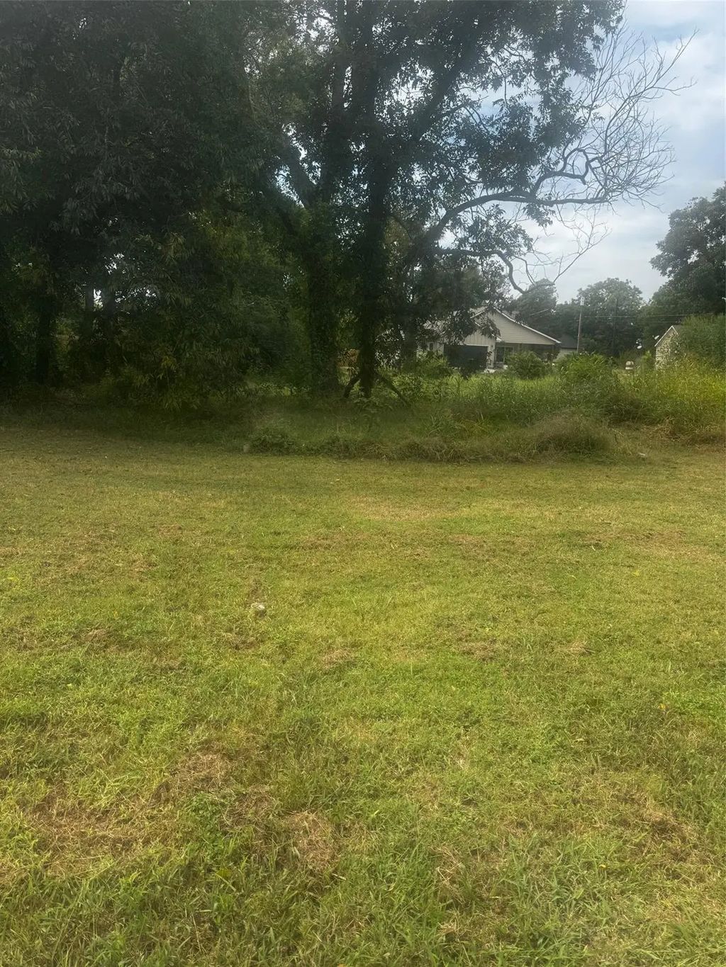 105 S Brazos Avenue, Cleburne