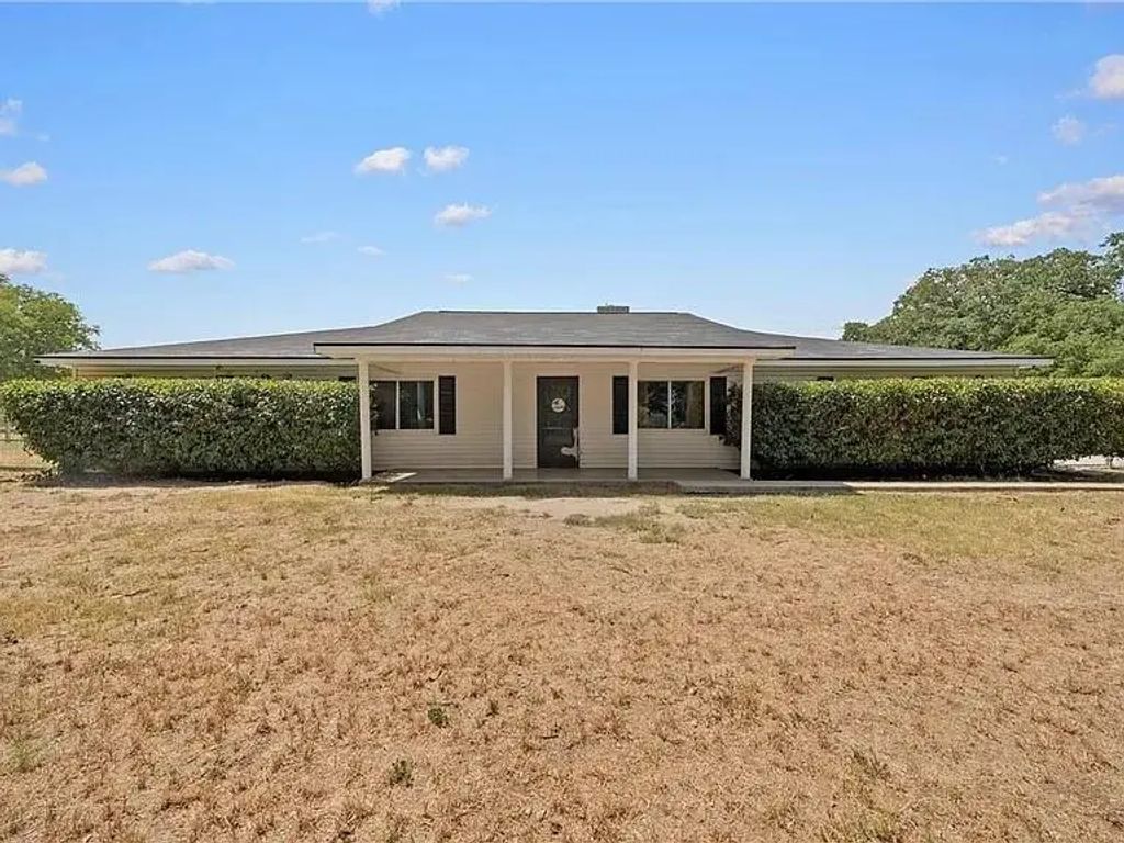 521 Wood, Axtell