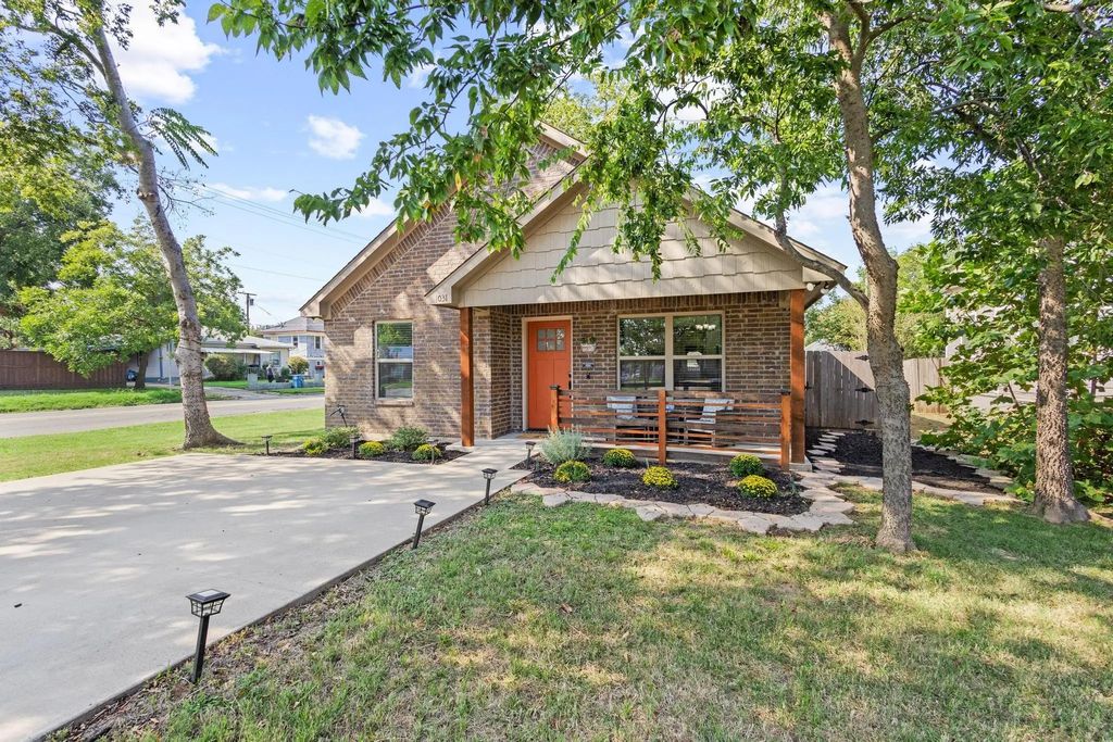 1031 W Gandy Street, Denison