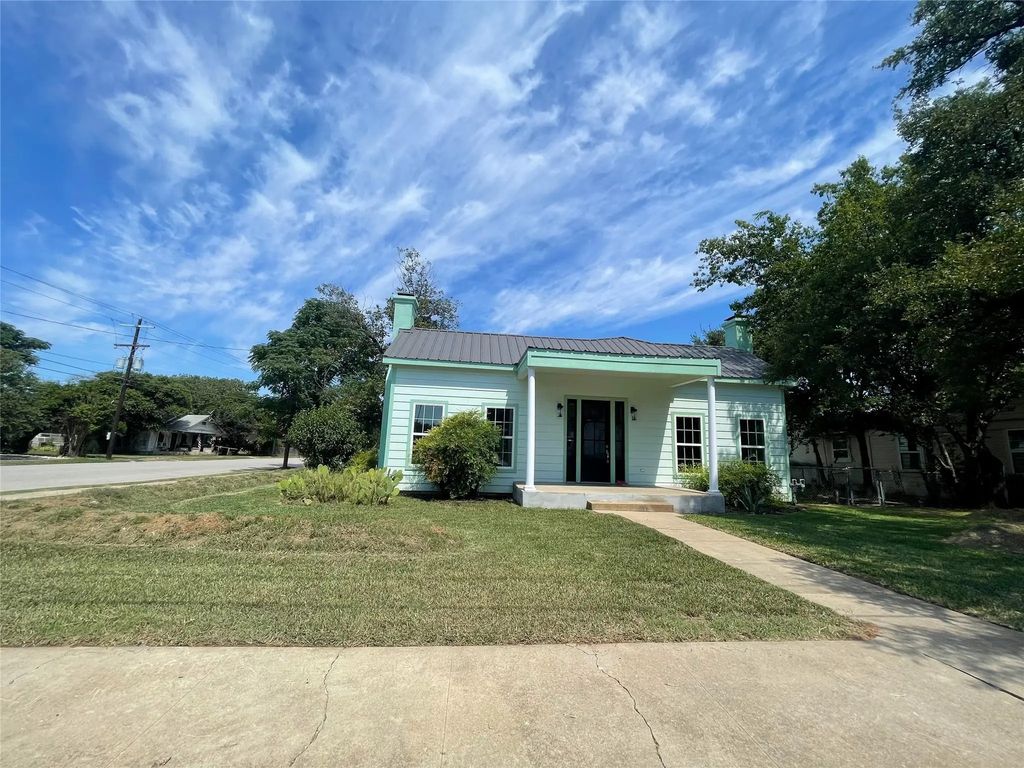 201 E 6th Street, Lampasas