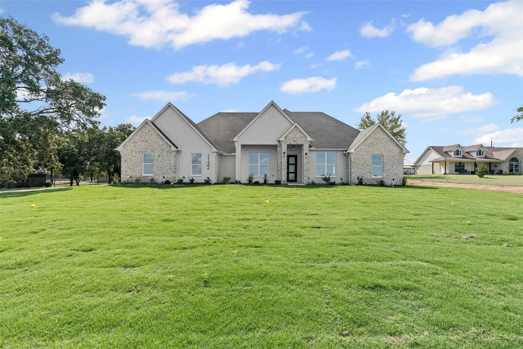 1132 Dobbs Trail, Springtown