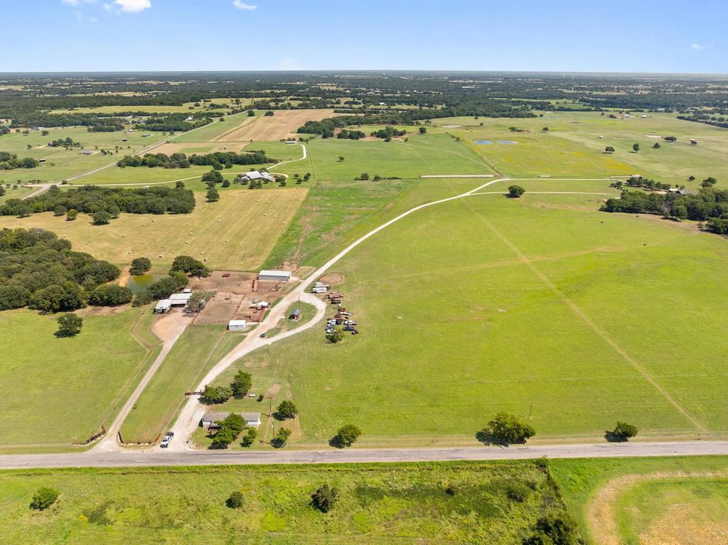 204 Cr 107, Whitesboro