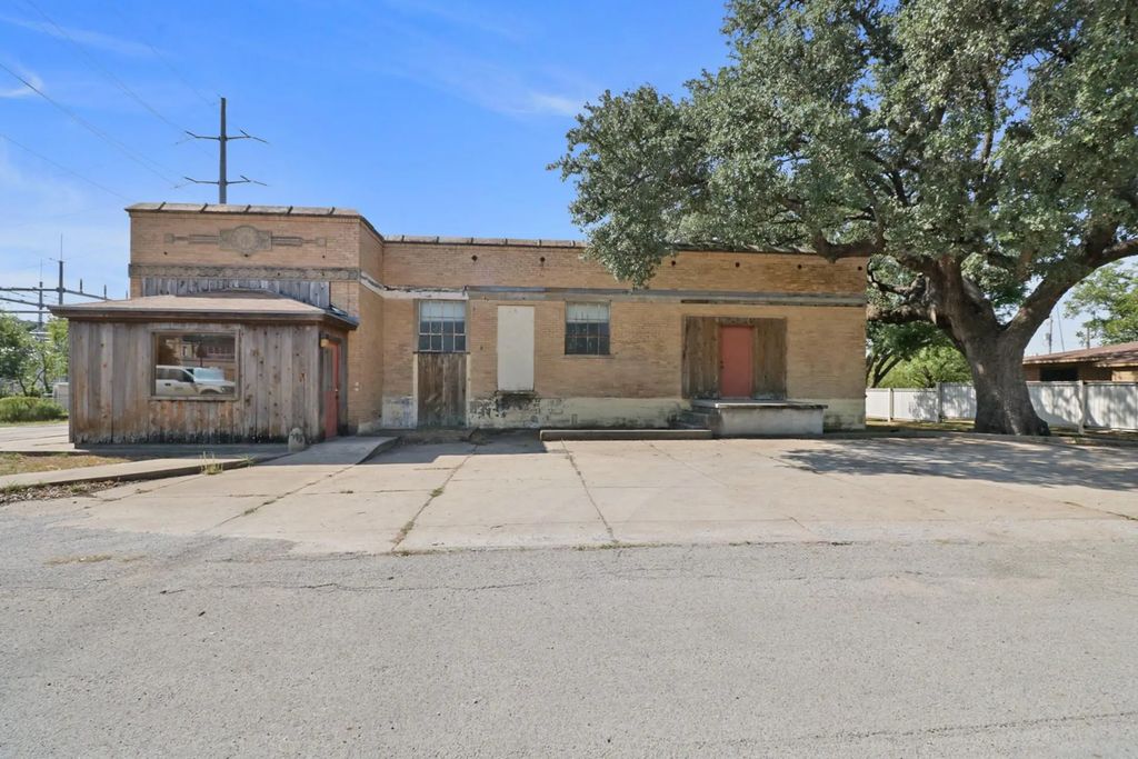 801 S Santa Fe Street, Santa Anna