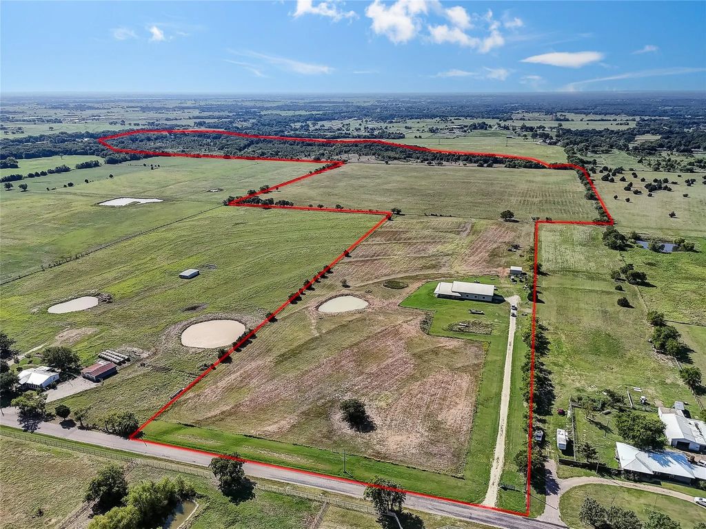 808 W Line Road, Whitesboro
