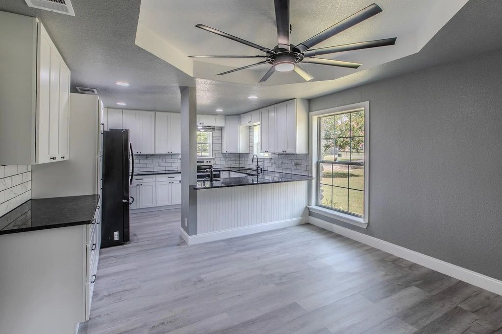 768 Elmwood Drive, Woodway