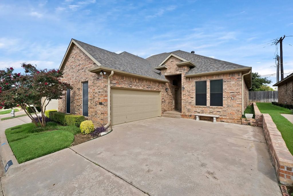 1220 Woodland Park Drive, Hurst