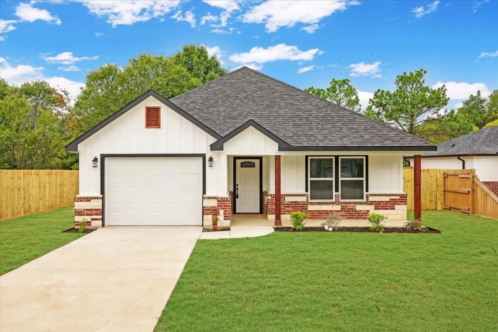111 N Oak Street, Ector