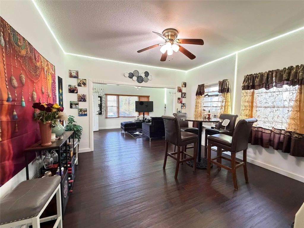801 W Walker Street, Denison