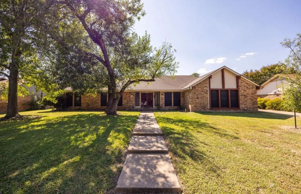 640 Ivy Ann Drive, Woodway
