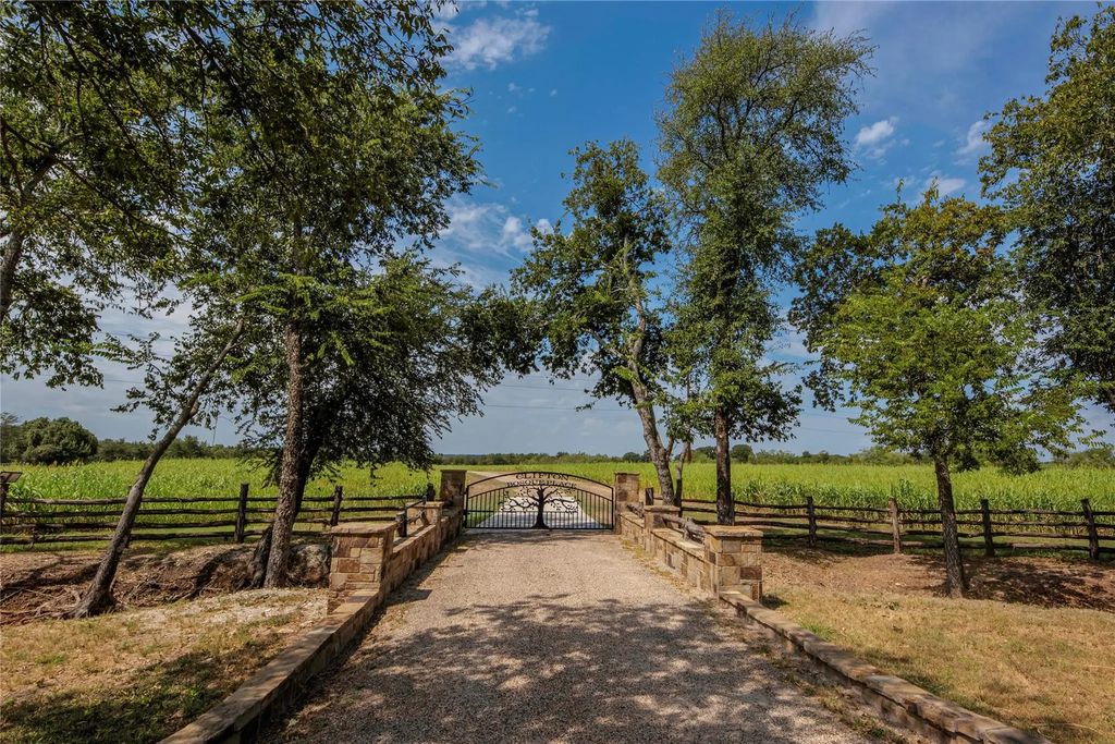395 County Road 2530, Meridian