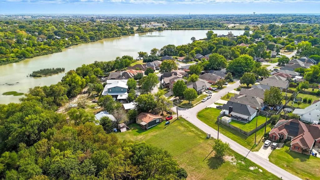 869 Lakeside Drive, Rockwall