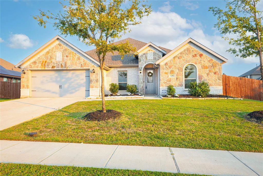 128 Wenham Way, Forney