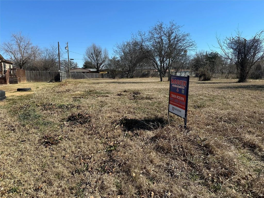 4229 N Main Street, Cleburne