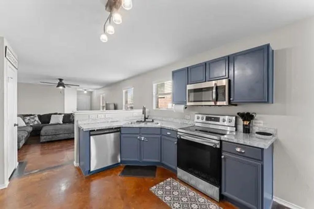 6724 Meadow Way Lane, Fort Worth