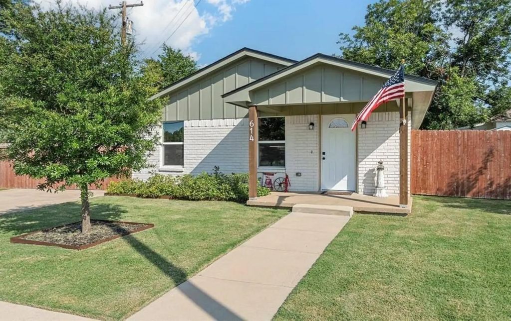 614 W 3rd Street, McGregor