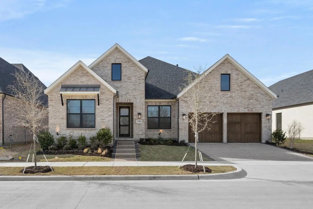 4726 Hawthorn Hills, Arlington