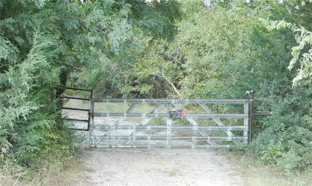 451 Hcr3335 Road, Hubbard