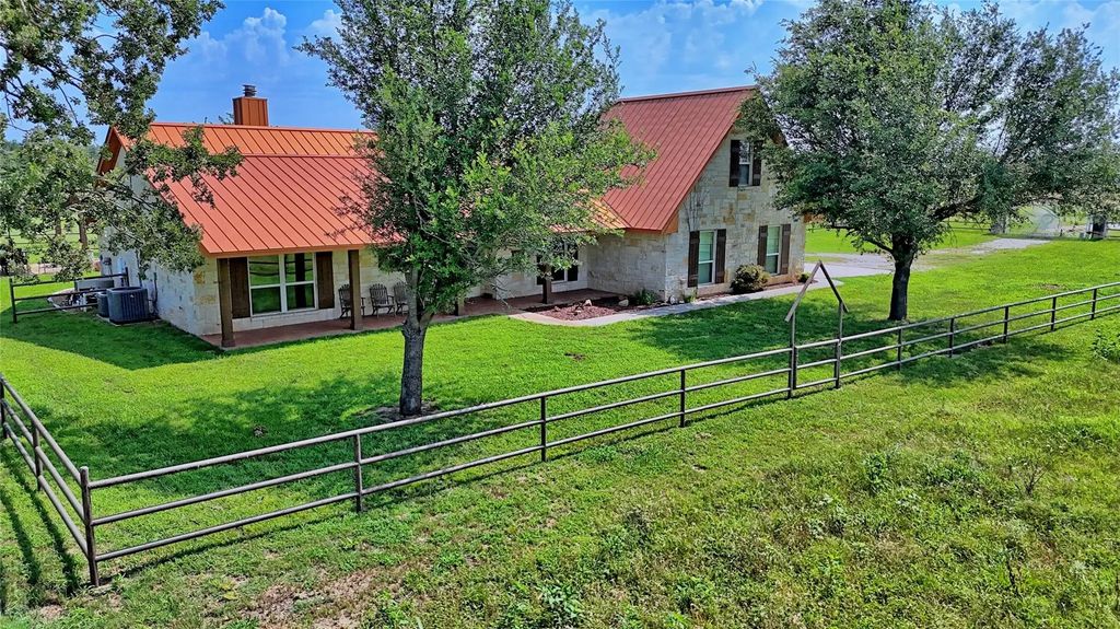 202 County Road 3470, Paradise