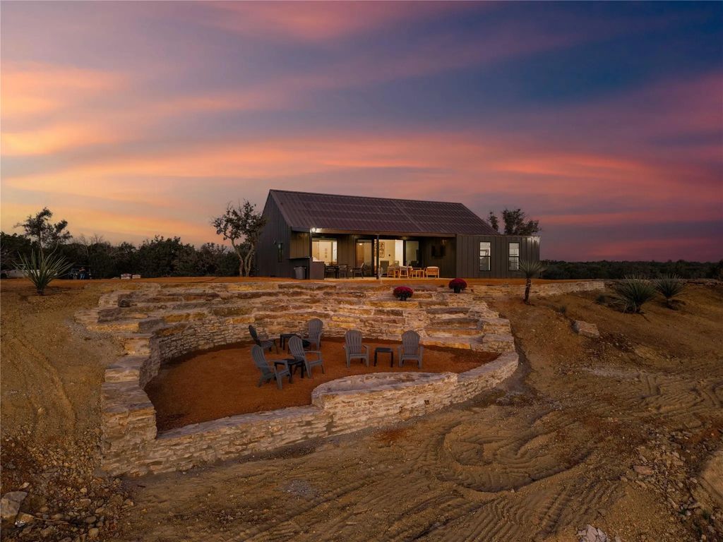 168 Private Road 2641, Santa Anna