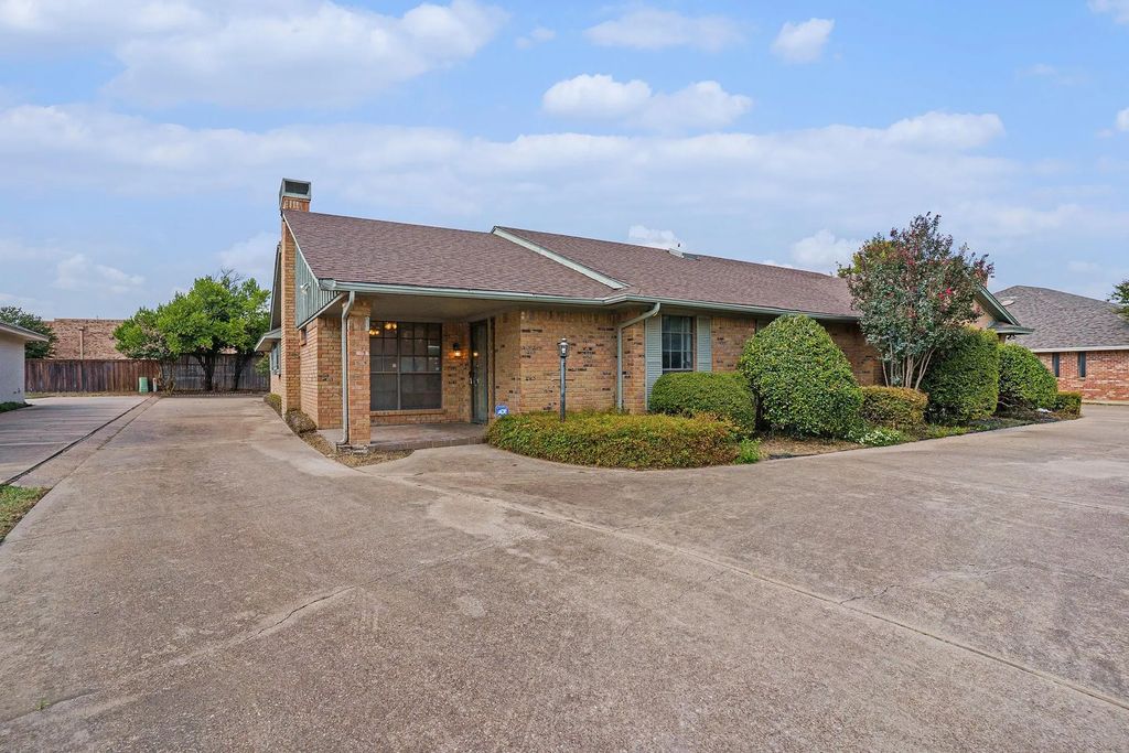 5118 Ledgestone Drive, Fort Worth
