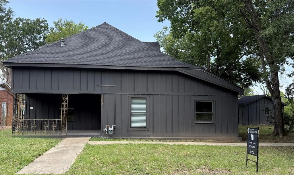 405 Walker Street, Eustace