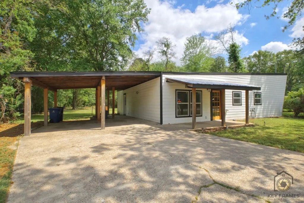 9227 Walker Road, Shreveport