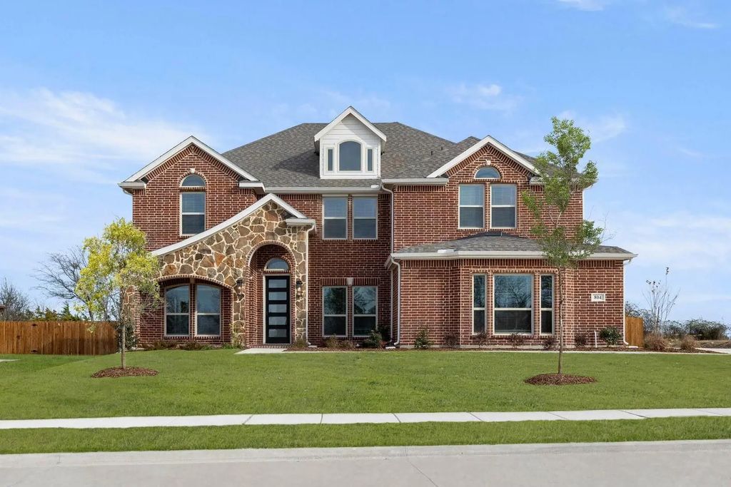 804 S Hidden Lakes Drive, DeSoto