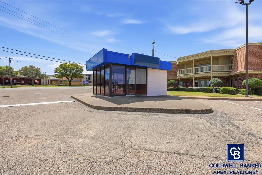 1500 W Henderson Street, Cleburne