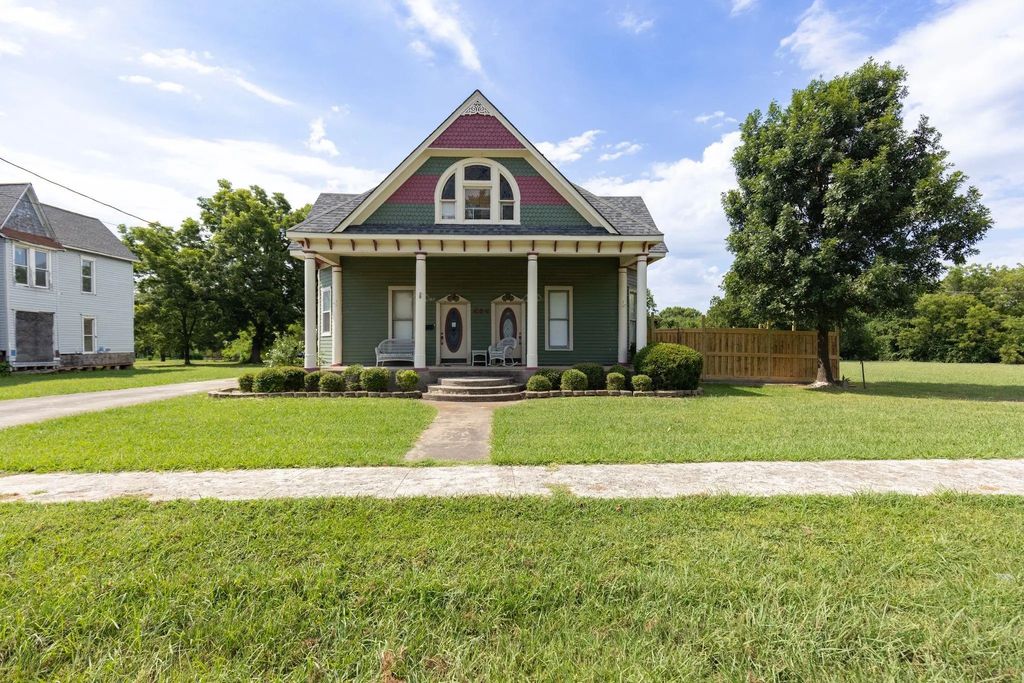 404 E Main Street, Ladonia