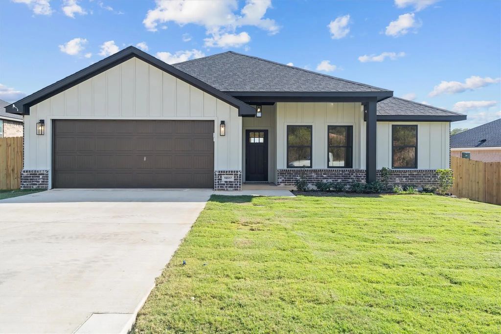 16517 Crossing Circle, Lindale