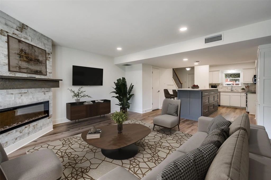 1257 Roaring Springs Road, Fort Worth
