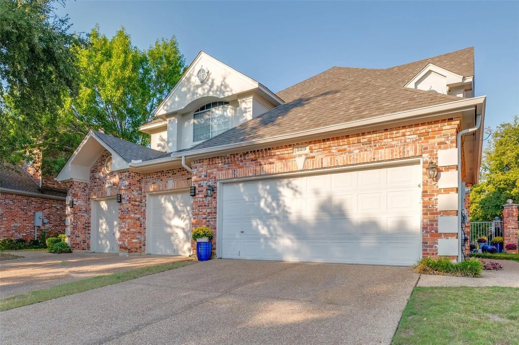 529 Lochngreen Trail, Arlington