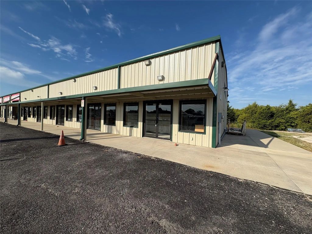 902 Elliott Road, Southmayd